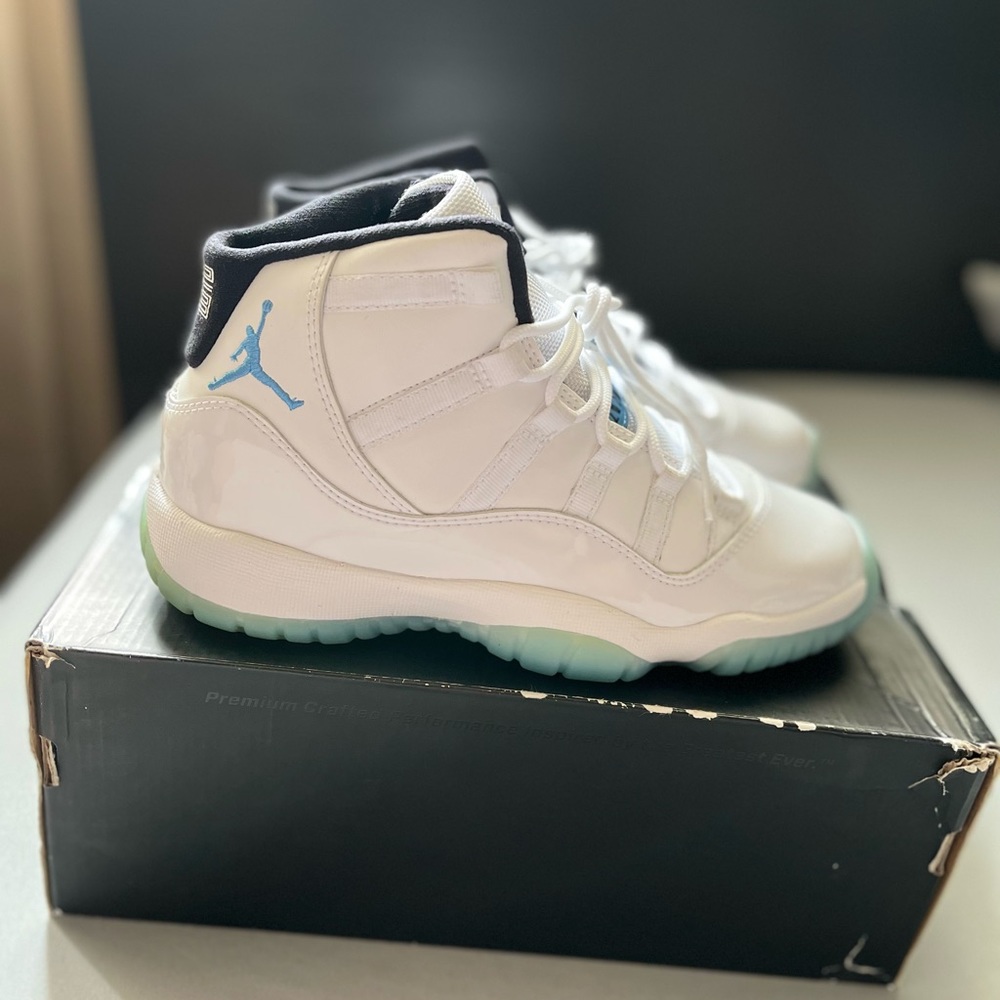 Jordan 11 Legend Blue